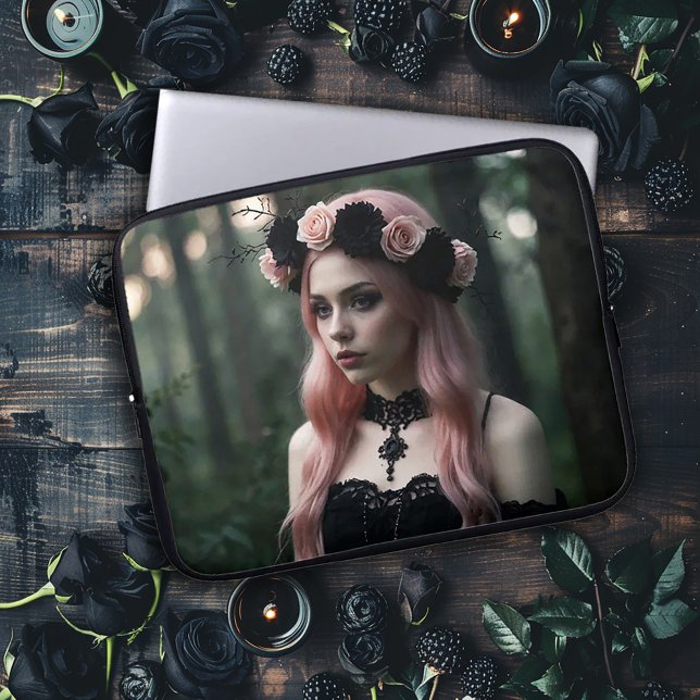 Gothic Girl mit rosa Haar Laptopschutzhülle (Von Creator hochgeladen)