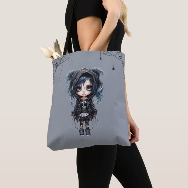 Gothic Girl mit Spinnennetzen und Spinnen Hallowee (Von Nahem)