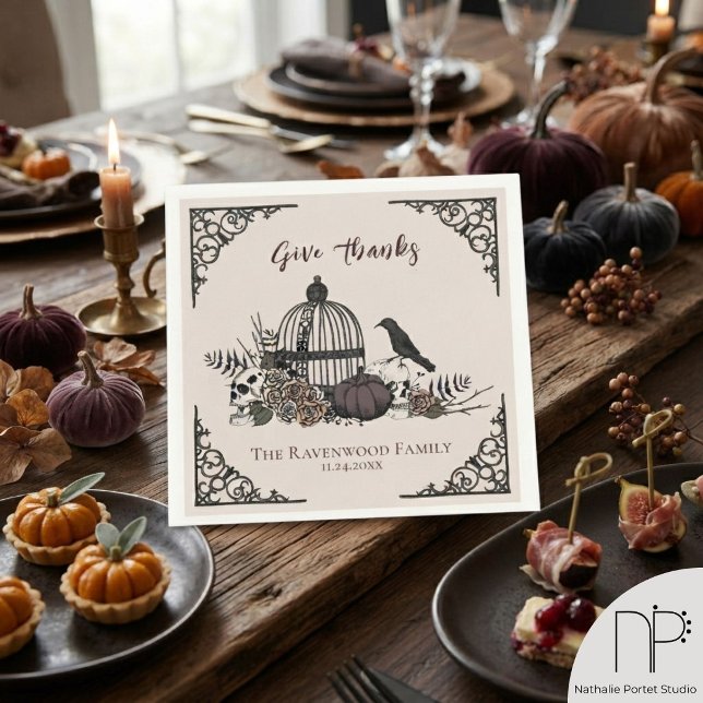 Gothic Give Thanks Vogelkäfig Serviette (This gothic thanksgiving napkin features hand-drawn birdcages and skulls for elegant fall dinners.)