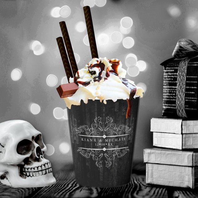 Gothic Hallowedding Scrollwork B&W ID866 Pappbecher (Von Creator hochgeladen)