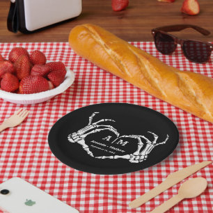 Gothic Halloween Skull Hand Heart Black Wedding Pappteller