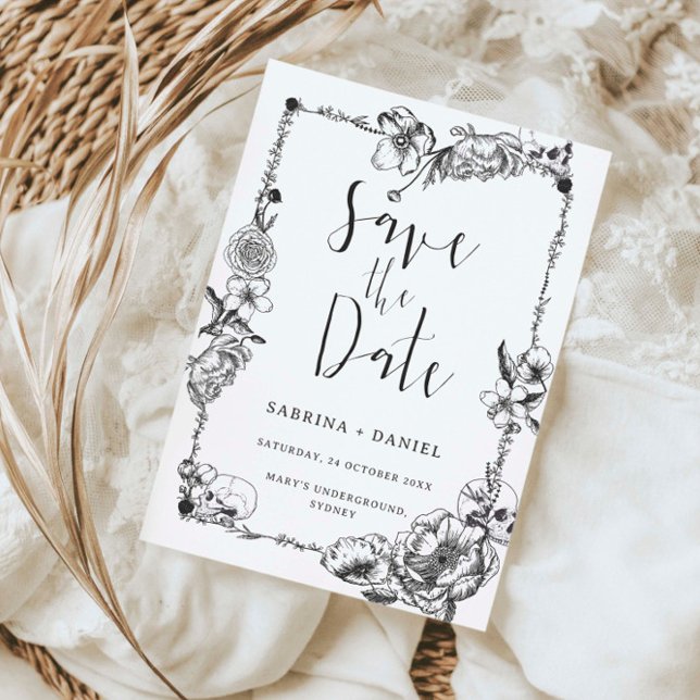 Gothic Hand gezeichnete Blume Skull Save the Date Einladung (Von Creator hochgeladen)