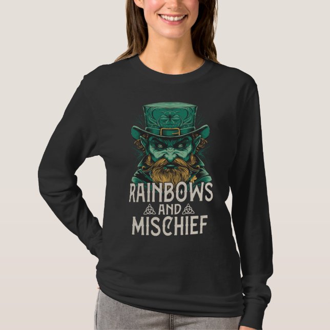 Gothic Leprechaun Rainbows and Mischief St Patrick T-Shirt (Vorderseite)