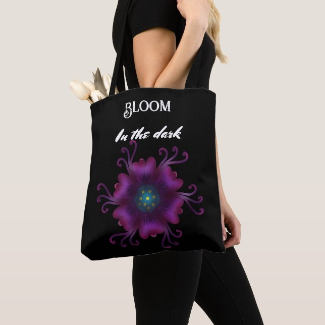Gothic Lila-Blüten-Dunkle Florale Botanik  (Von Nahem)
