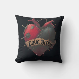 Gothic "Love Bites" Anatomische Herz-Illustration Kissen