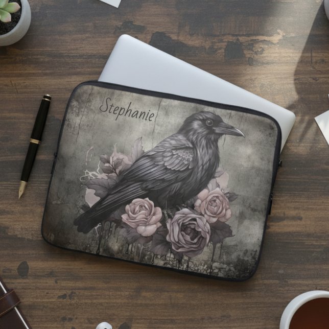 Gothic Raven with Roses Dark Laptopschutzhülle (Black raven with roses personalized laptop sleeve)
