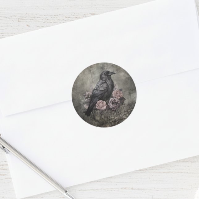 Gothic Raven with Roses Dark Runder Aufkleber (Black raven with roses round sticker)