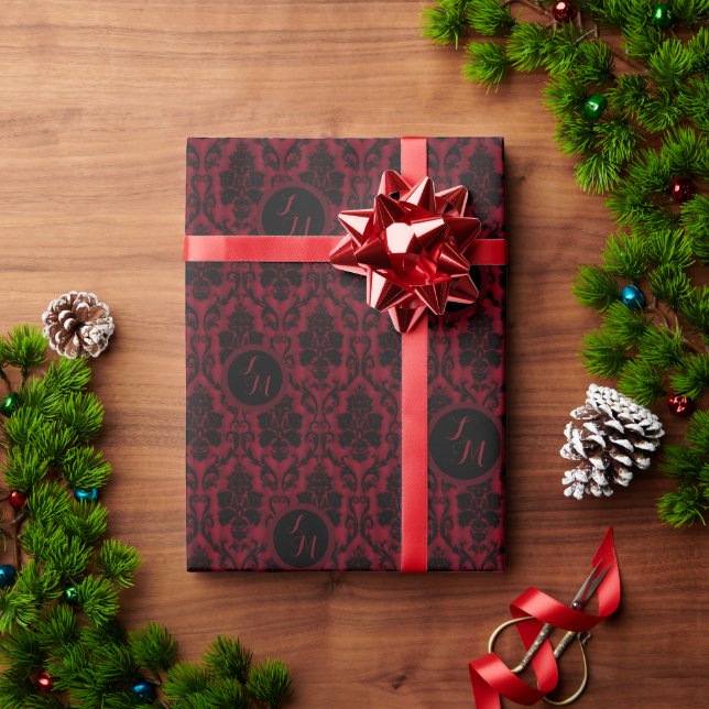 Gothic Red Black Damast Monogramm Geschenkpapier (Feiertagsgeschenk)