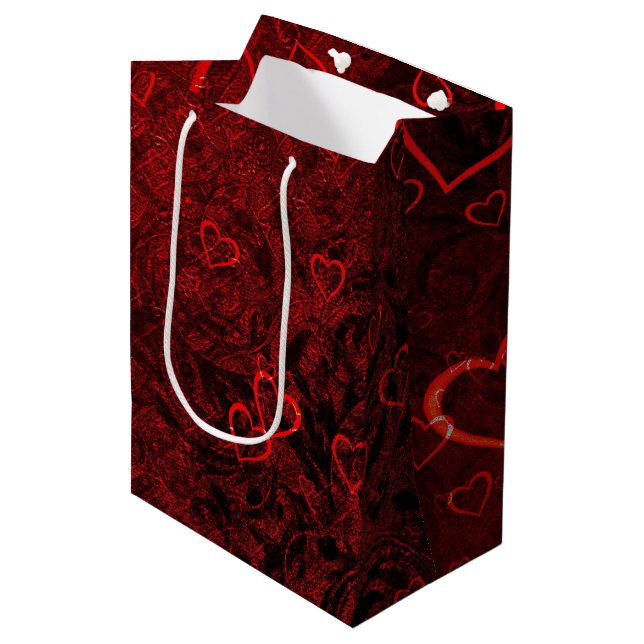 Gothic Red Black Hearts Mittlere Geschenktüte (Vorderseite Schrägansicht)