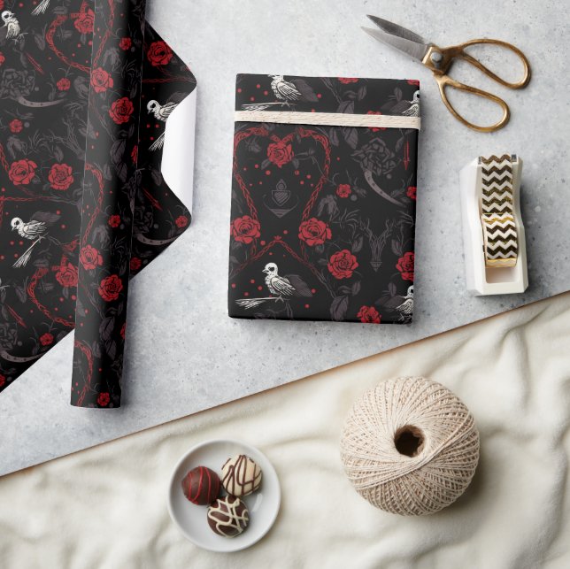Gothic Red Roses Chain Red Heart and White Crow Geschenkpapier (Basteln)