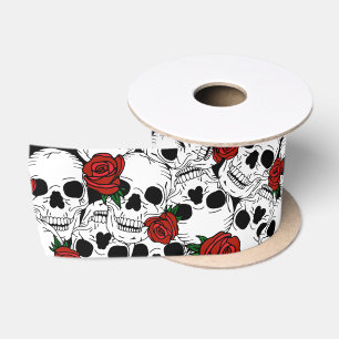 Gothic-Schädel und rote Rosen gemustert Satinband