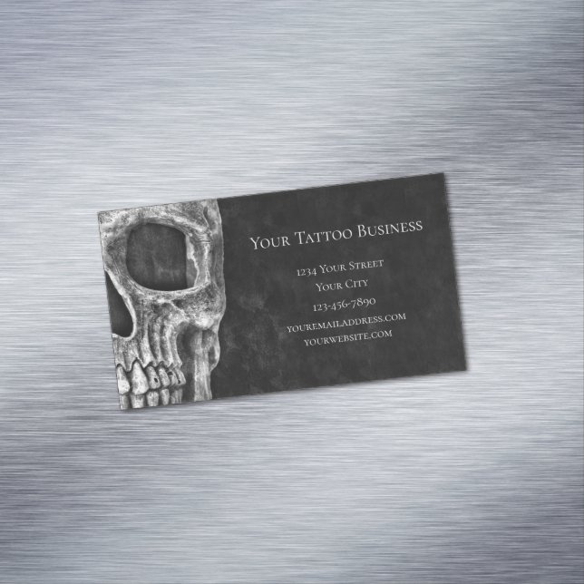 Gothic Skull Head Schwarz-Weiß Tattoo Shop Magnetische Visitenkarte (Beispiel)