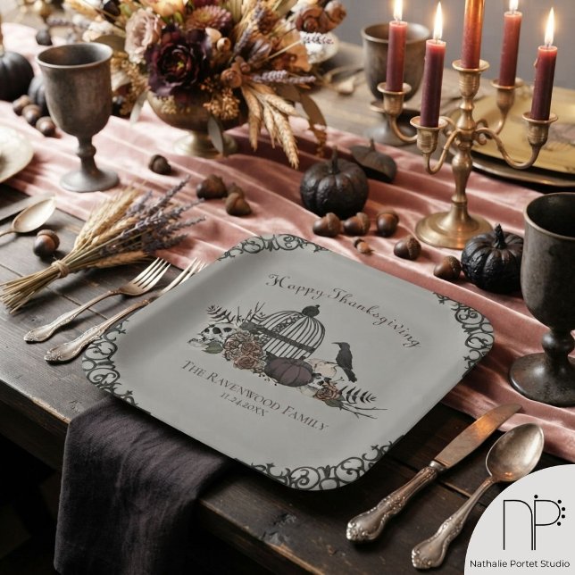 Gothic Skulls, Pumpkin & Herbstlaubs Erntedank Pappteller (Moody white gothic thanksgiving paper plate features hand-drawn victorian art for elegant parties.)
