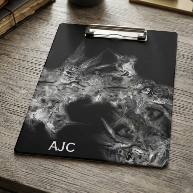 Gothic Smoke Ästhetik Klemmbrett (Monochrome smoke clipboard for dark academia students and teachers during daily study sessions.)