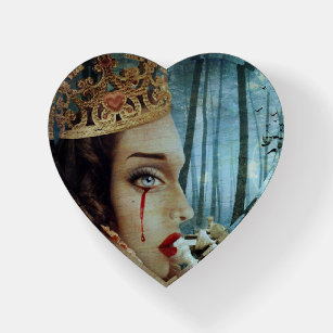 Gothic Surreal Unique Collage Sad Queen of Hearts Briefbeschwerer