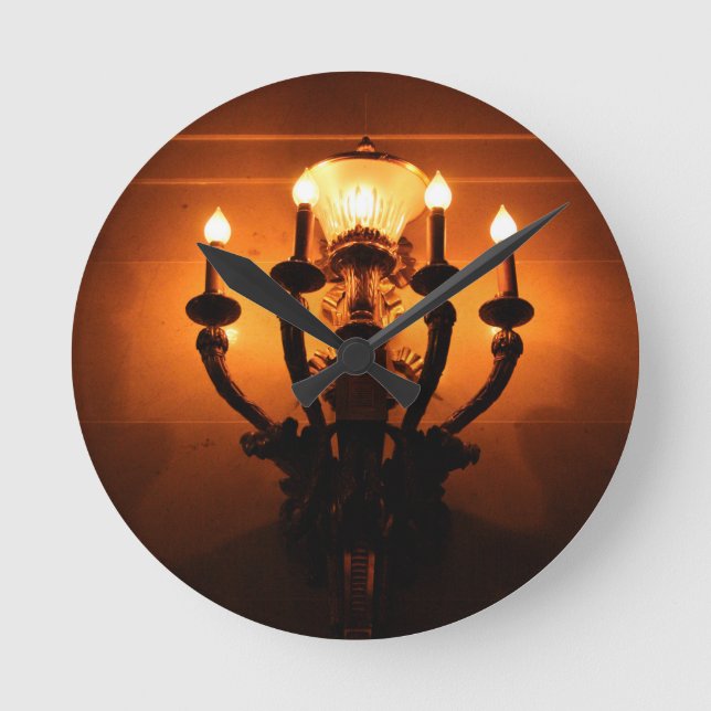 Gothic-Wandleuchte  Runde Wanduhr (Vorderseite)