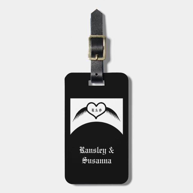 Gothic Wedding Flügelherz Mit Monogramm Gepäckanhänger (Vorderseite vertikal)