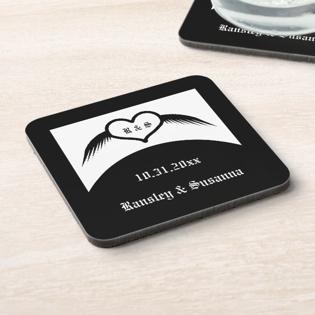 Gothic Wedding Flügelherz Mit Monogramm Getränkeuntersetzer (Linke Seite)