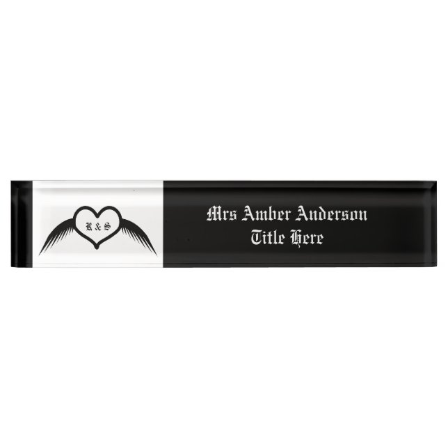 Gothic Wedding Flügelherz Mit Monogramm Namensplakette (Vorderseite)