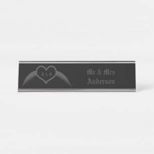 Gothic Wedding Flügelherz Mit Monogramm Schreibtischnamensplakette