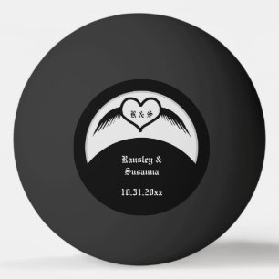 Gothic Wedding Flügelherz Mit Monogramm Tischtennisball