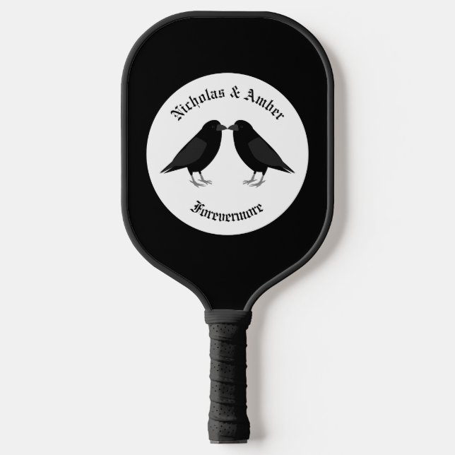 Gothic Wedding Kissing Ravens Custom Pickleball Schläger (Vorderseite)