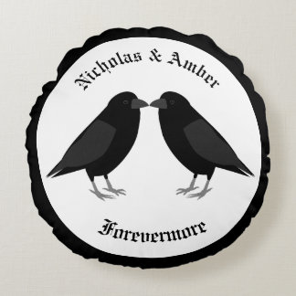 Gothic Wedding Kissing Ravens Custom Rundes Kissen