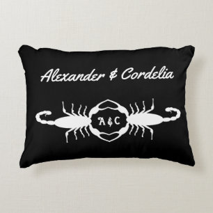 Gothic White Wedding Skorpions Custom Mit Monogram Dekokissen