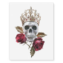 Gothicischer Totenkopf mit Rosen und Schmetterling