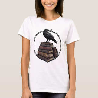 Gothischer Rabe auf alten Büchern Dark Academia Ku T-Shirt