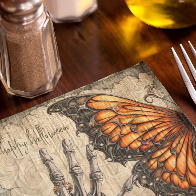gotisch | Schmetterling | Skeletthand | VIKTORIANI Serviette (Gothic butterfly and spooky skeleton hand on Halloween party napkins you can customize. )