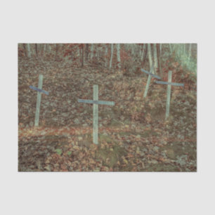 Gotische Friedhofskreuze braune Herbstblätter Seidenpapier