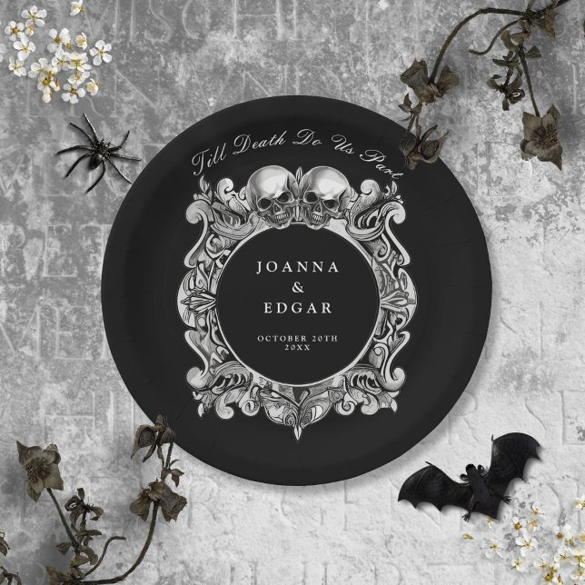Gotische Hochzeit mit schwarzen und weißen Skullen Pappteller (Black And White Skulls Gothic Wedding Paper Plates)