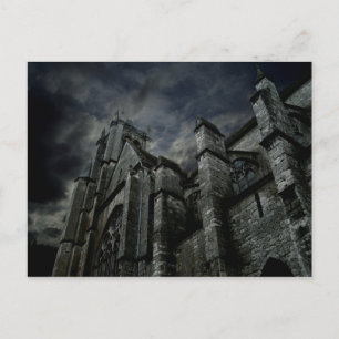 Gotische Kathedrale mit düsterem dunklem Himmel Postkarte