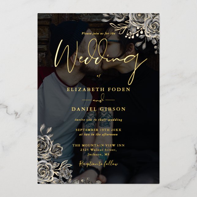 Gotische Rose florales Foto Hochzeit Schwarz und G Folieneinladung (Vorderseite)