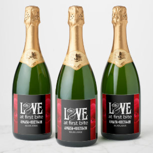 Gotische Rote Rose Liebe bei First Bite Wedding