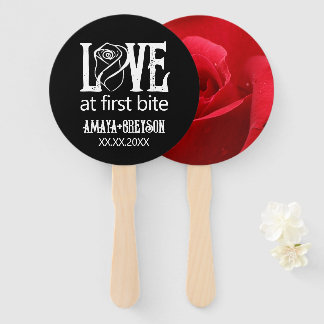 Gotische Rote Rose Liebe bei First Bite Wedding Fächer