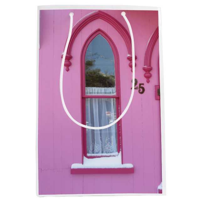 Gotisches Fenster und Schnee - Martha's Vineyard Mittlere Geschenktüte (Vorderseite)