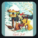"Gott Jul!" Nisse Füttre kleine Vögel Quadratischer Aufkleber<br><div class="desc">Vintages Kartenbild von Gnome (Nisse,  Tomte),  das Vogelsamen in einen großen Vogelfeeder steckt.</div>