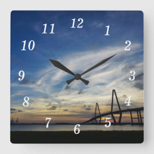 Götter in Arthur Ravenel Quadratische Wanduhr