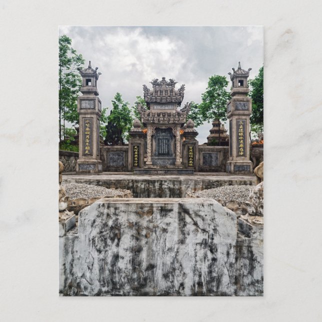 Grab in Hue Graveyard, Vietnam Postkarte (Vorderseite)