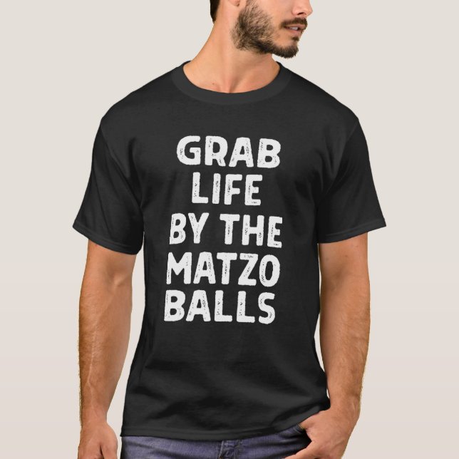 Grab Life by Matzo Balls Funny Pessach Jude T-Shirt (Vorderseite)