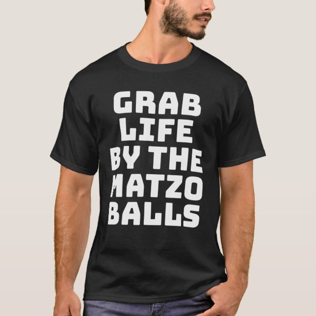 Grab Life by Matzo Balls Funny Pessach Jude T-Shirt (Vorderseite)