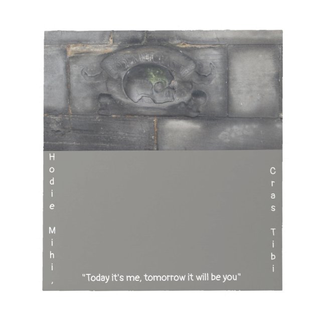 Grabstein des Mittelalters mit Latein Notizblock (Vorderseite)