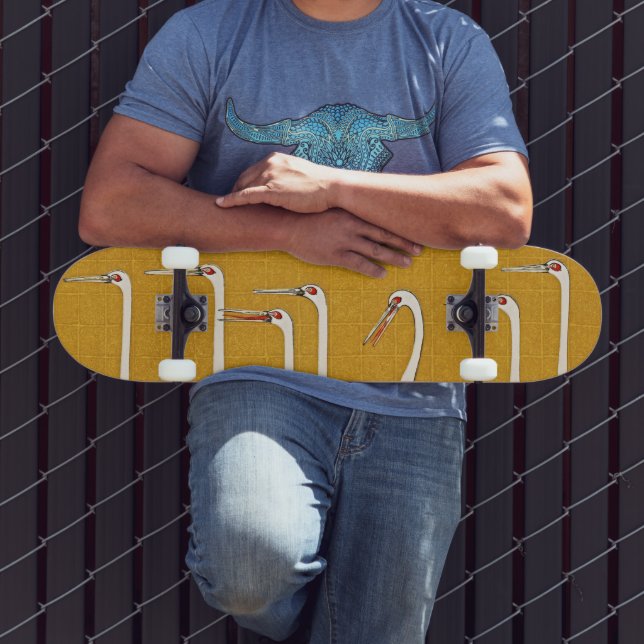 Grace on Wheels: Skateboard Crane Art (Außenbereich 3)