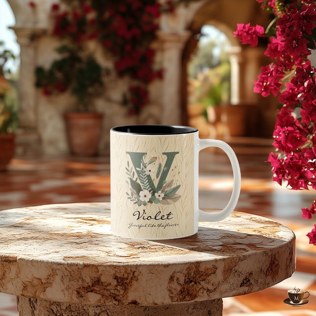 Graceful Boho Chic Floral Monogram Tasse für Viole (Von Creator hochgeladen)