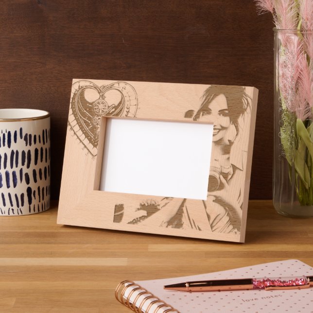 Graceful Journalist in Aktion: Schönheit und Worte Geätzte Rahmen (Links)