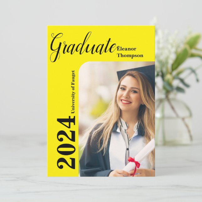 Grad 2024: Modernes Schwarz-Weiß-Foto Einladung (Stehend Vorderseite)