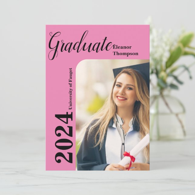 Grad 2024: Modernes Schwarz-Weiß-Foto Einladung (Stehend Vorderseite)