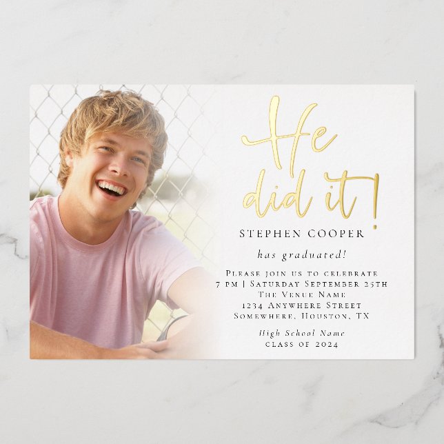 Grad 2025 Foto er tat es Abschluss Gold Folieneinladung (Vorderseite)